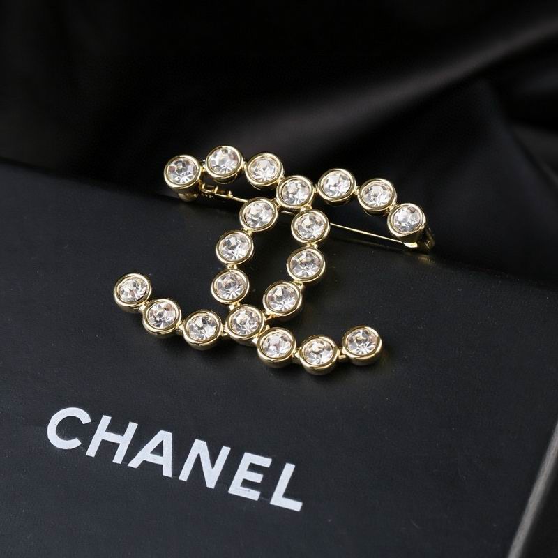 Chanel Brooch 05yxs44